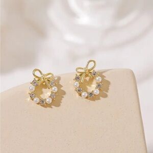 Bow Wreath Stud Earrings with Pearls